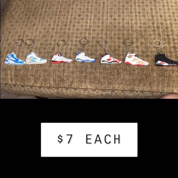 Jordan Other - Air Jordan key chains retro 1 off white